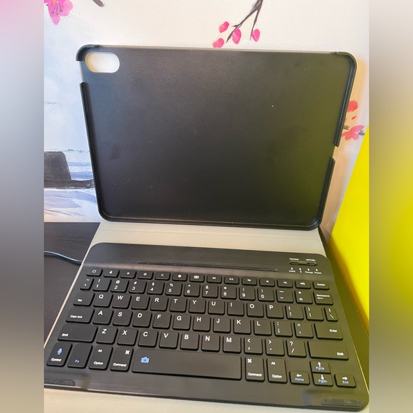 iPad Air 4th Gen 2020 10.9 Inch Trifold Tablet Cover Removable Wireless Keyboard - Picture 3 of 13